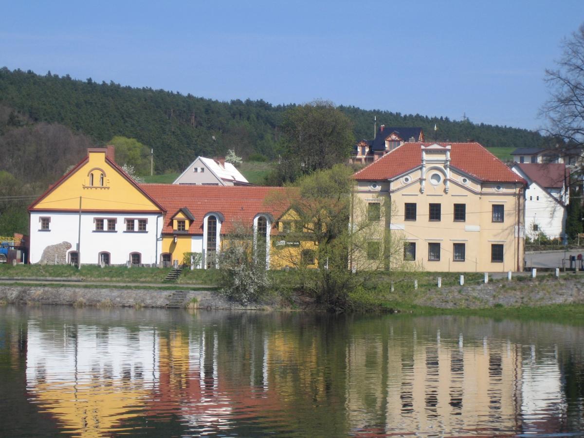 Penzion Patak Kamyk nad Vltavou Екстериор снимка