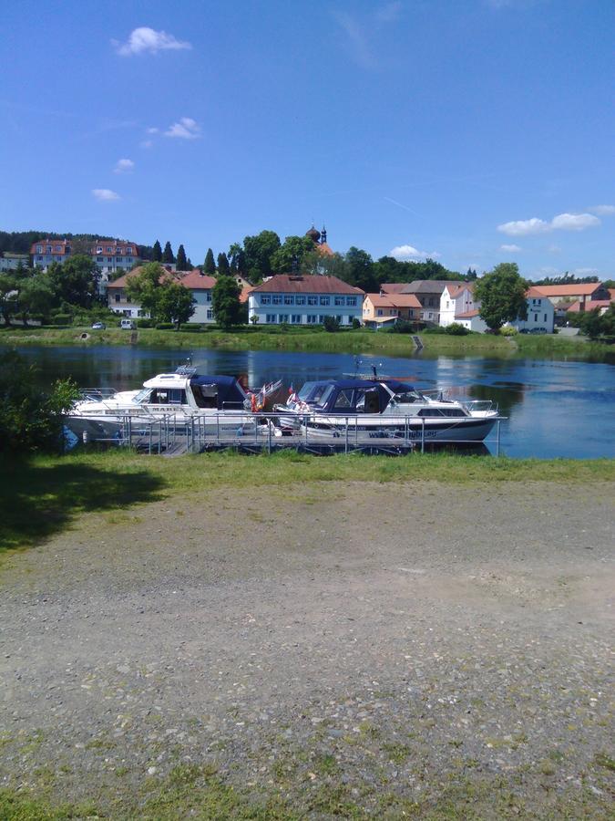 Penzion Patak Kamyk nad Vltavou Екстериор снимка